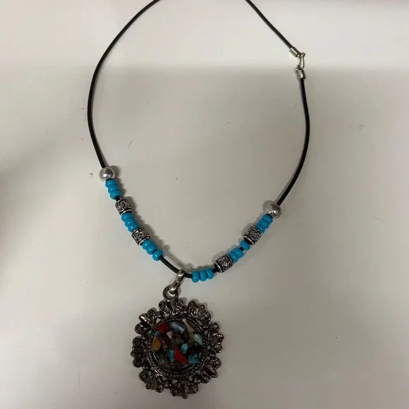 Beautiful necklace - Picture 4 of 5